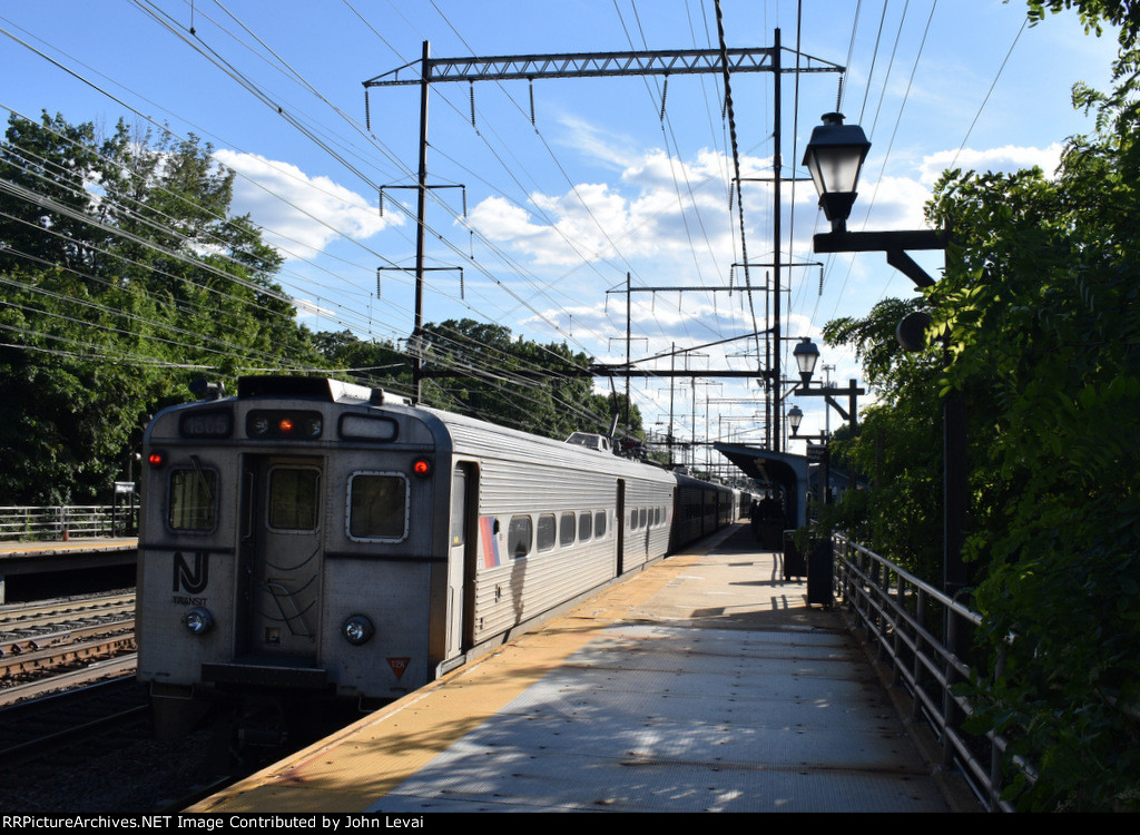Arrow IIIs departing Metuchen Station heading toward Jersey Ave(New Brunswick)